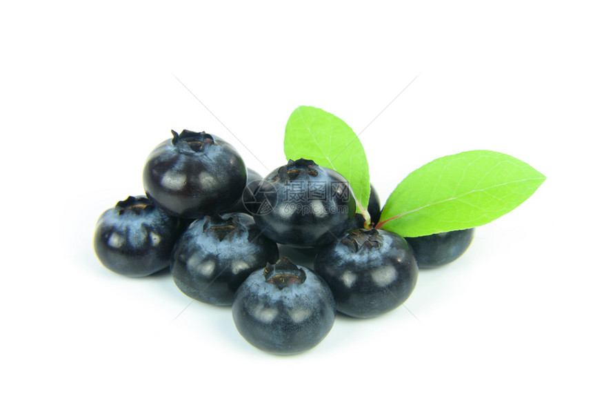 白色的水果一组新鲜蓝莓白色背景上隔绝叶子覆盆图片