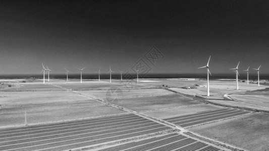 景观工业的高架开放农村工业风车空中景象分布在开阔乡村图片