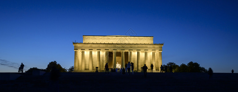 著名的历史购物中心林肯纪念馆华盛顿DC林肯纪念馆黄昏时蓝天背景图片