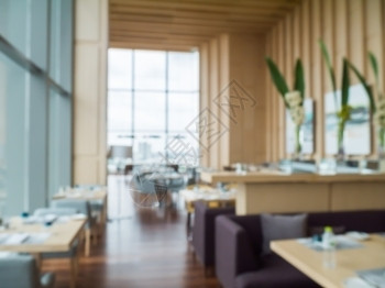 服务利用木制家具将现代旅馆餐厅与木制家具分开房间商业图片