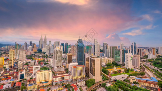 马来西亚日落时首都吉隆坡市中心天际城风景建筑学塔中央图片
