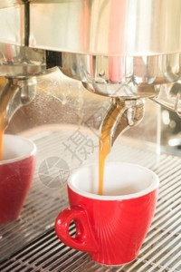 来自咖啡机的新鲜热具有古老过滤效果库存照片注奶油红色的优质图片