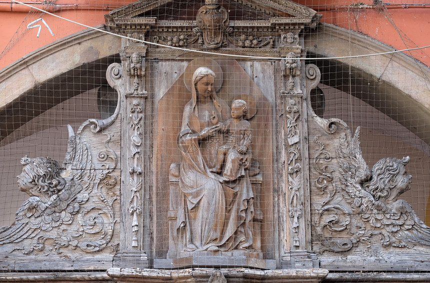 圣母玛利亚与婴儿意大利比萨的房屋外墙旅游大理石罗马式图片