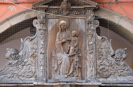 圣母玛利亚与婴儿意大利比萨的房屋外墙旅游大理石罗马式耶稣高清图片素材