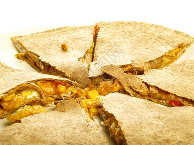 小吃开胃菜美味的在白板上切片到色的燕麦饼图片