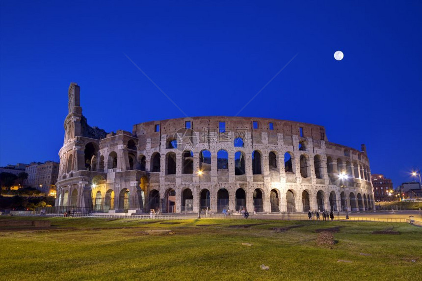 意大利语圆形剧场夜以继满月在意大利罗马地标图片