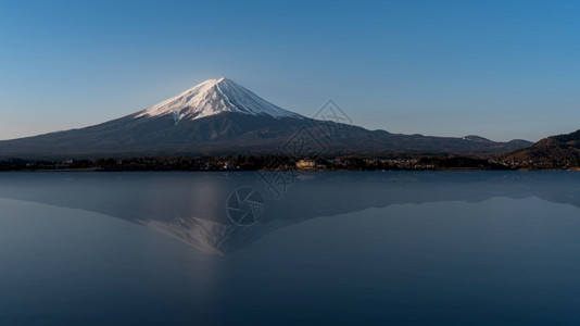 风景富士山在水中的倒影河口湖景观川反射图片