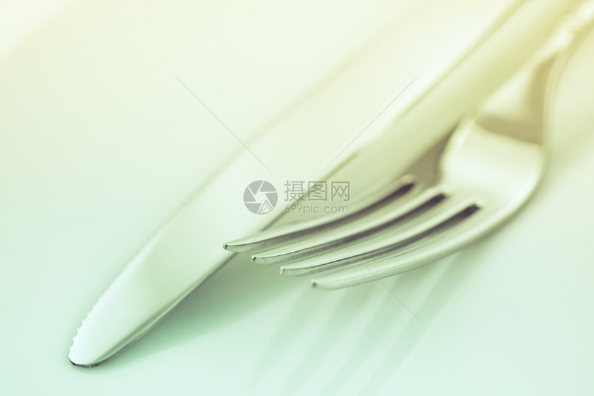 白色背景的餐具叉子和刀菜单干净的收藏图片