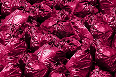 白色的背景垃圾堆Bin垃圾塑料袋堆垃圾粉紫色整齐的包图片