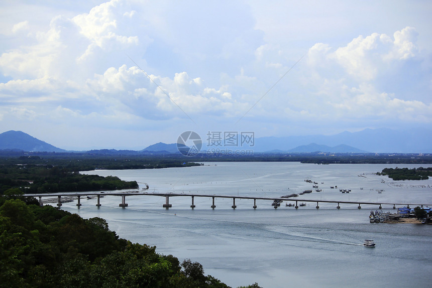 生态交通极桥LaemSingChanthaburi泰国图片
