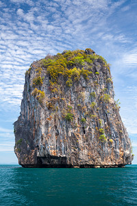 美丽的热带海滩有大石头和蓝天空庄海浪岩石图片