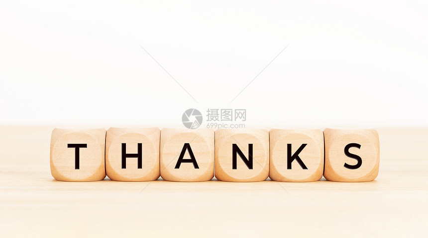 感恩的谢文字在木块上的本感谢概念教育友谊图片