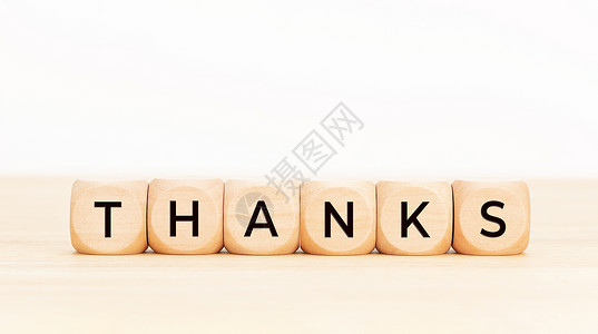 感恩的谢文字在木块上的本感谢概念教育友谊排版高清图片素材