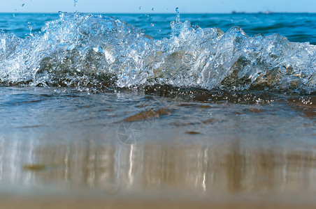 暴风雨质地海水泡沫浪岸边的兴奋水沸腾海浪水泡沫沸腾波浪图片