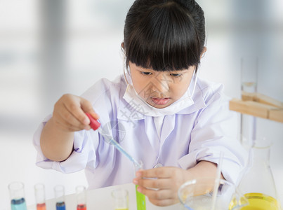 做个好梦化学亚洲女孩做实验室测试理科教的亚洲女孩研究工作背景