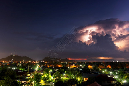 雷泰国碧武里夜城云中美丽的闪电风暴危险夜晚图片