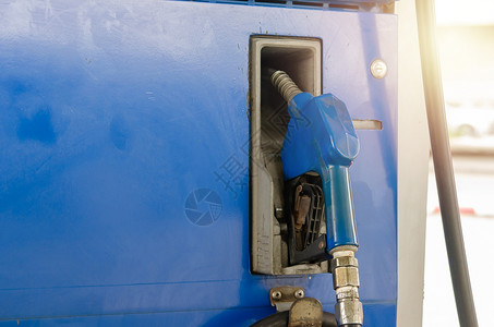 气体活力软管关闭加油站的喷嘴图片