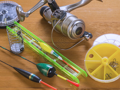 阀芯纺纱季节渔具钓鱼钩线和漂浮物的旋转渔具鱼网和附件图片