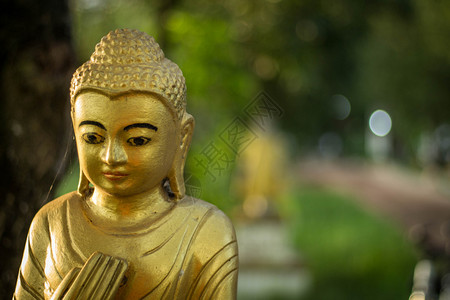 佛面在缅甸布达崇拜宝塔图片