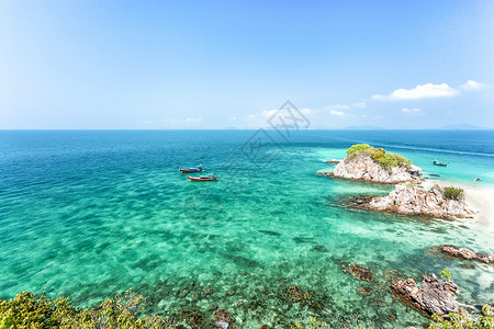蓝色的海滩夏季风景观清扫海滨和蓝天空明亮的背景图片