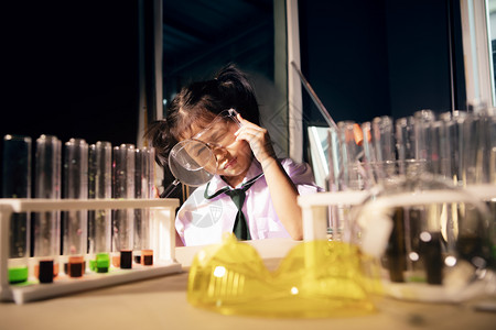 做化学实验的儿童图片