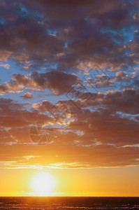 天空波罗的海日落美丽出和海浪美丽的日出和海浪波罗的日落景观波浪图片