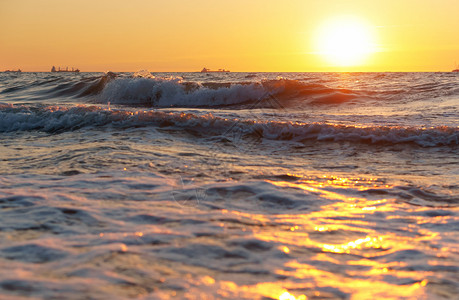 美丽的海浪日出海洋高清图片素材