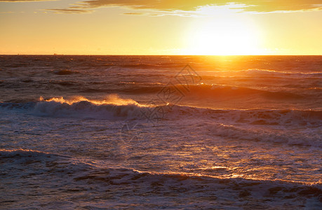 美丽的海浪日出黄昏高清图片素材