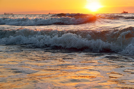 美丽的海浪日出黎明高清图片素材