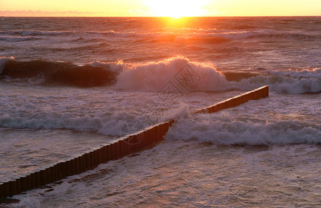 海面倒影的夕阳海景高清图片素材