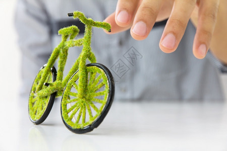 绿色出行概念自行车图片