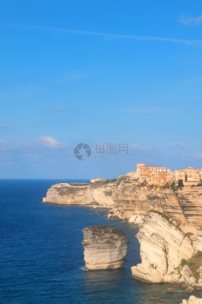 海岸线法国科西嘉南部岩石的博尼法西奥市老的风景优美图片