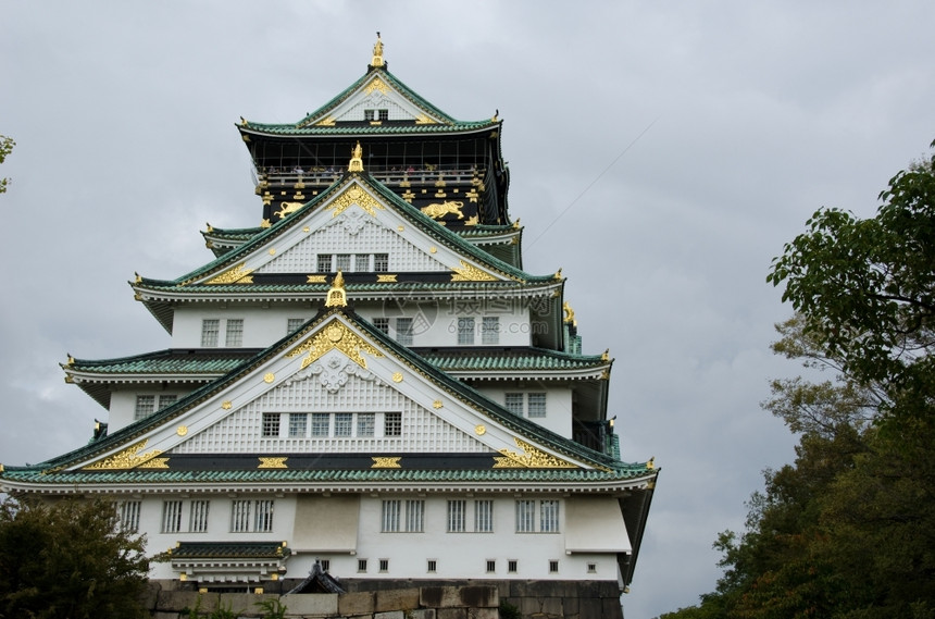 历史的夏天大阪城堡日本在云天面前的日本象征图片