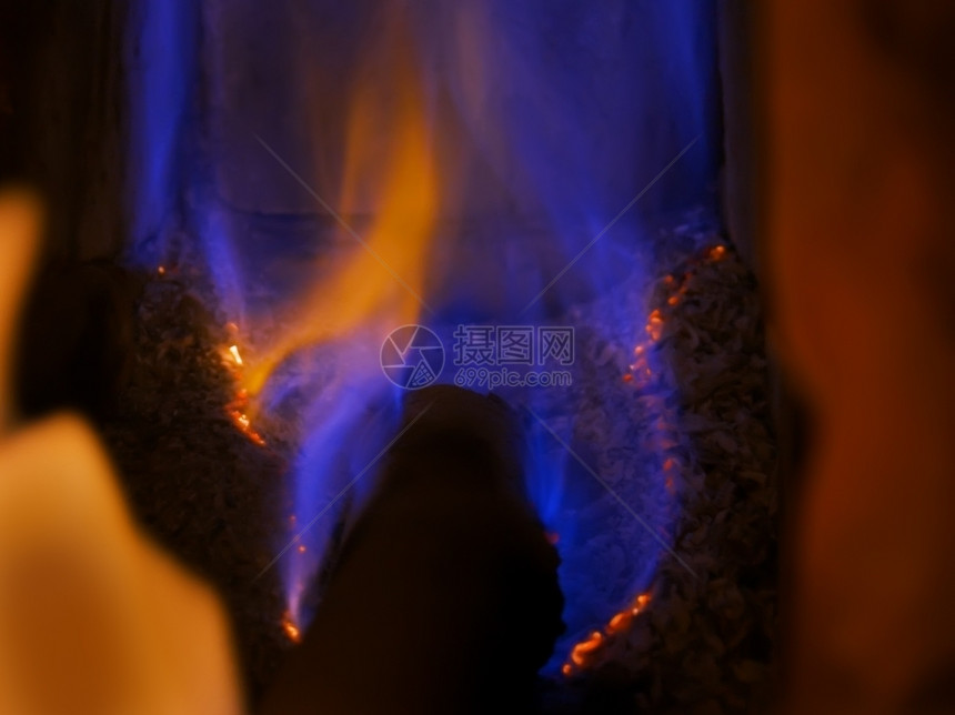 天然气燃烧在器装置上烧来源加热的火图片