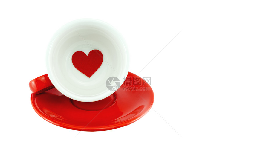 红咖啡杯中的心形有滑道咖啡恋人概念杯子桌黑暗的图片