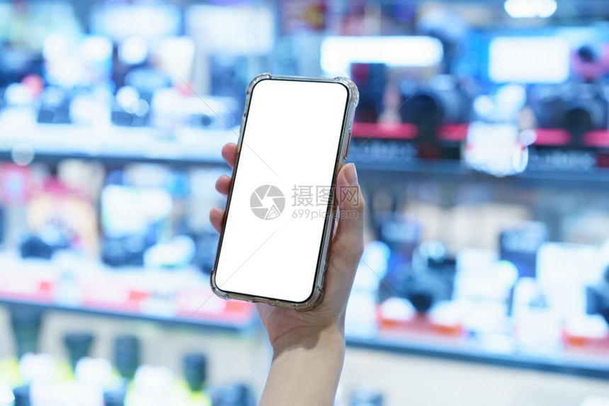 小样Mockup双手在模糊的照相机显示处握着空白屏幕移动电话数字付款概念人们空白的图片