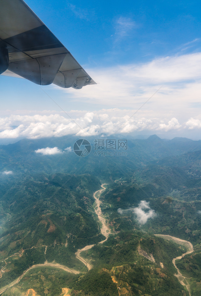 尼泊尔和喜马拉雅山风景观从飞机到尼泊尔的旅游和行风景优美亚洲云图片
