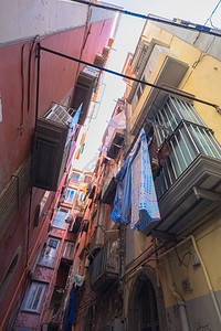 纪念碑意大利语那不勒斯有上吊衣的狭窄街道威尼斯图片