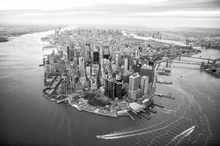 白色的办公室美国纽约市日落时曼哈顿天线的空中景象建造市中心高清图片素材