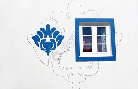老的城市传统蓝色和白房屋中的窗口葡萄牙阿连特霍图片