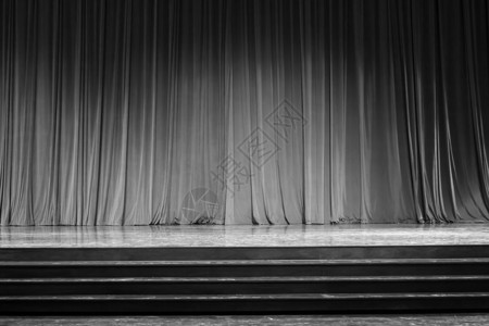白色的演戏奖项黑白窗帘和舞台厅剧院里有台阶图片