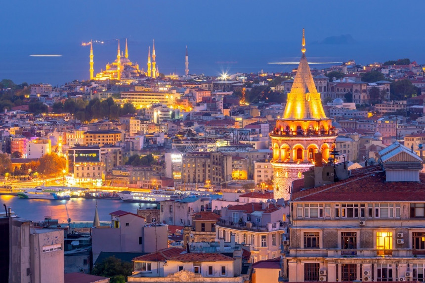 火鸡老的建造日落时土耳其伊斯坦布尔市中心城风景与Glalaga塔图片