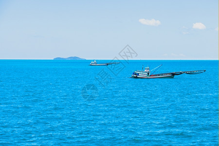 钓鱼风海上渔船出捕鱼去远洋钓深海鱼浪背景图片