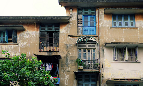何以为家亚洲西贡优质的越南胡志明市旧房屋外墙的木窗和古董门群背景