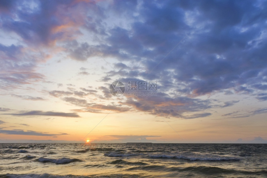 浪漫的海上日落图片