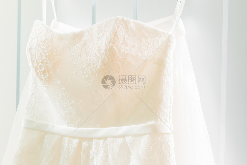 白色婚纱礼服细节图片