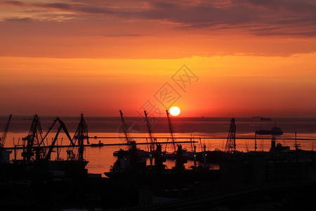 海上港口落日夕阳图片