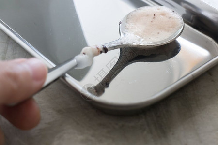 咖啡店服务鲜奶巧克力灰色汤匙股票照片勺子图片