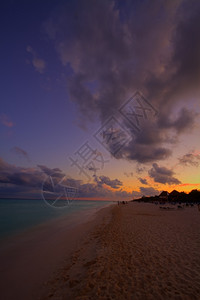 自然浪潮热带加勒比海滩日落的景象加勒比海滩日落之景图片