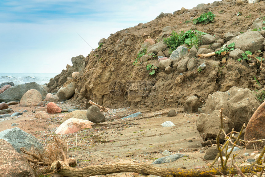 海岸的粘土悬崖狂野的海岸粘土悬崖草结石自然图片